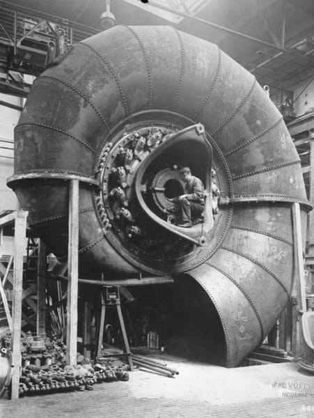 WARUM DER GEIST DAS, WAS DER VERSTAND ALS NAIV ANSIEHT, ALS REAL EMPFINDET